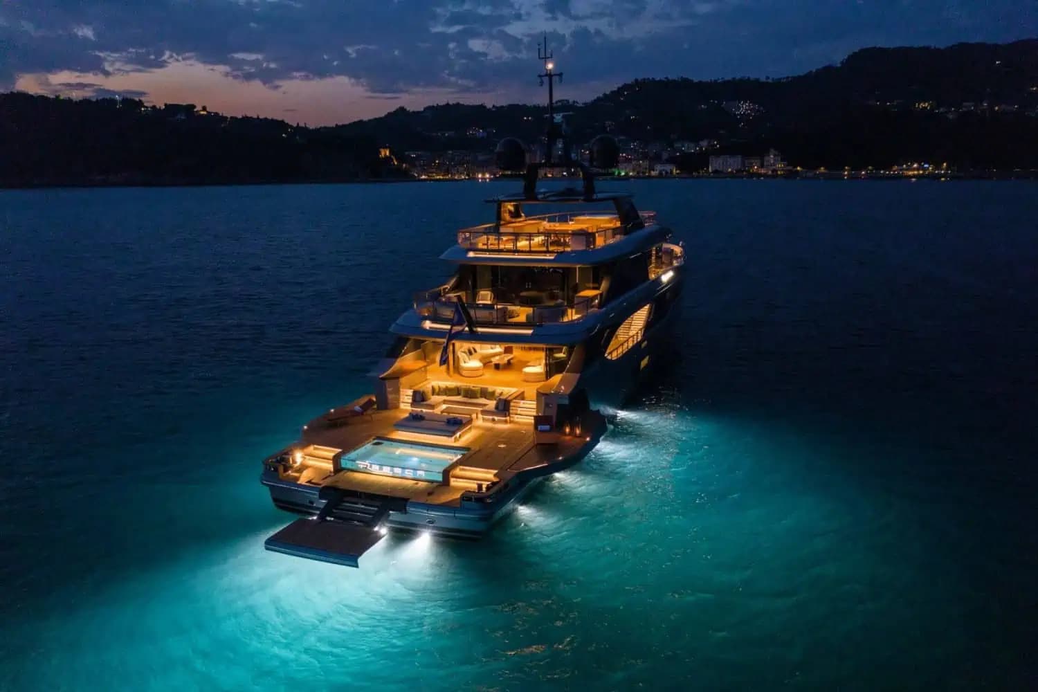 Benetti Oasis 40M — photograph 2