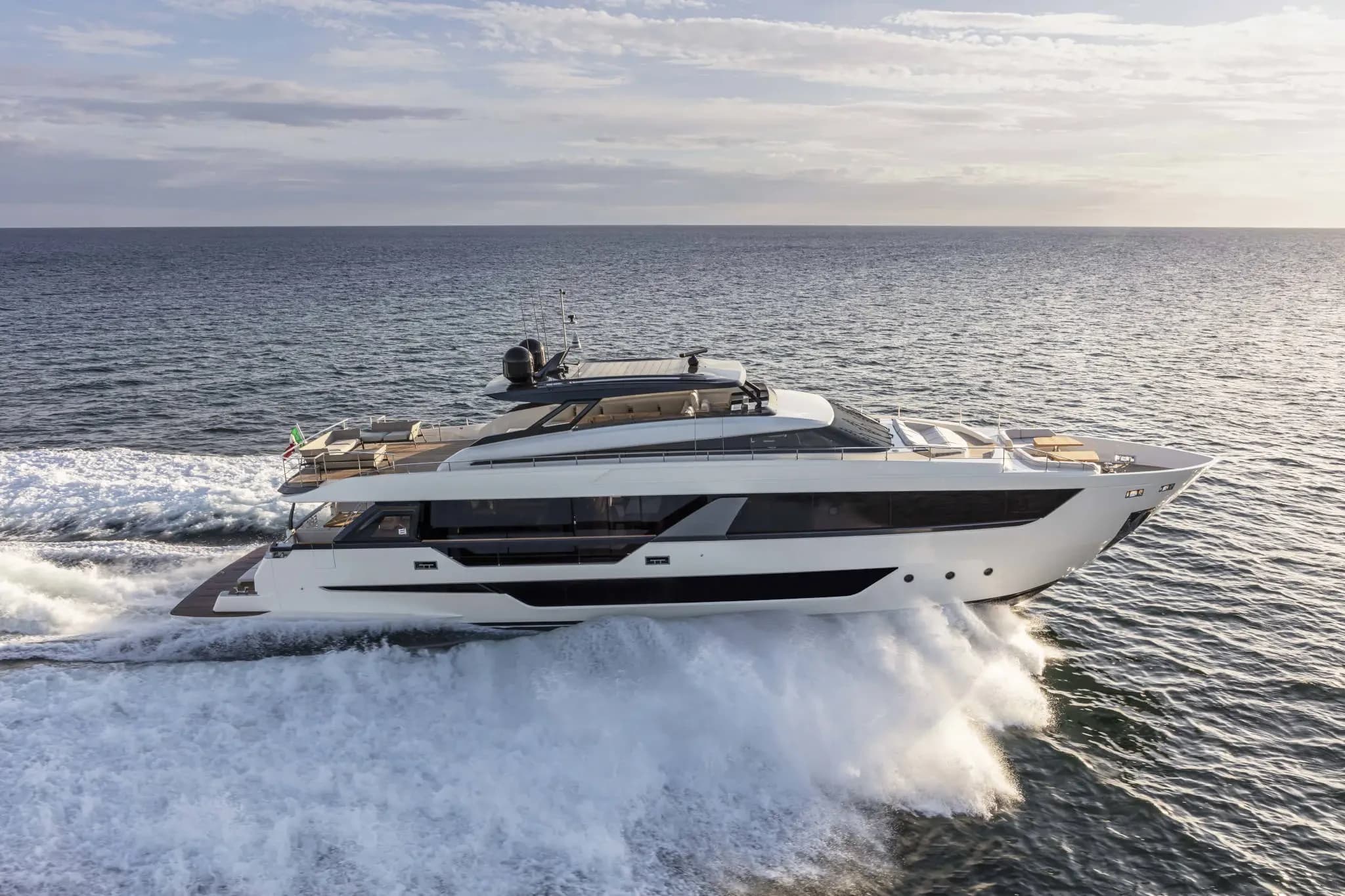 Ferretti 1000